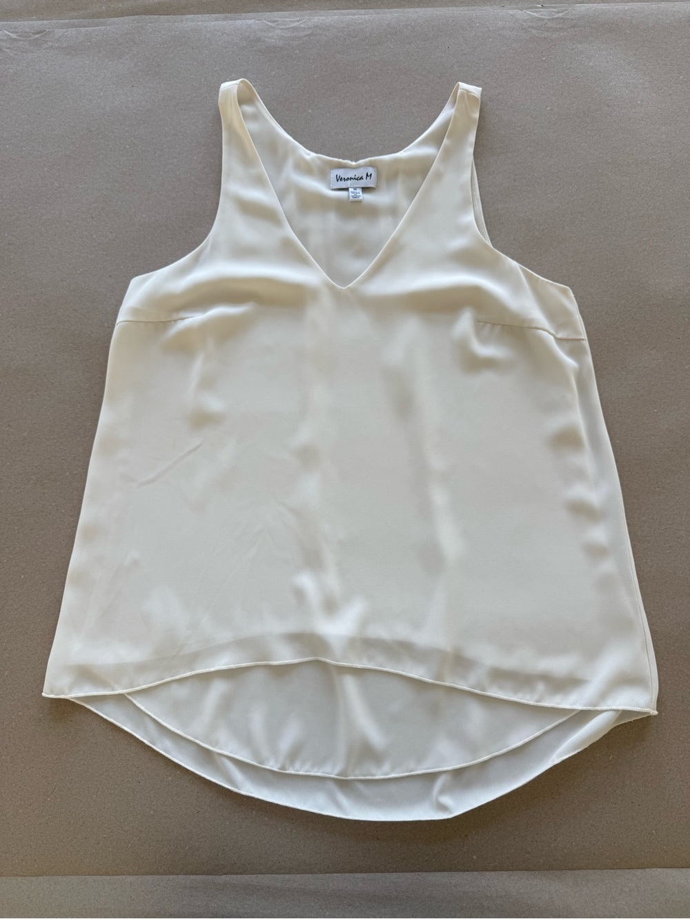 Veronica M — NWOT Cream V-Neck Sleeveless Blouse — Size M